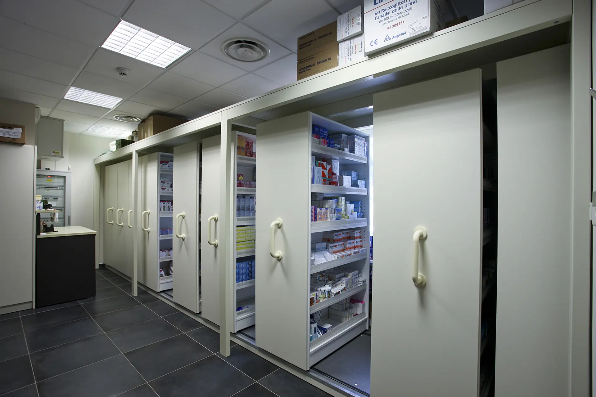 Armoires à déplacement latéral 3 Armoires de pharmacie coulissantes - Th.Kohl 03