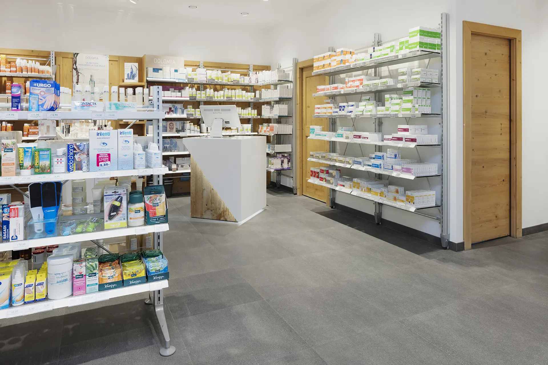 Pharmacie Apoteca Corvara 1 Realizzazioni Th.Kohl - Farmacia Apoteca Corvara BZ - gallery 01