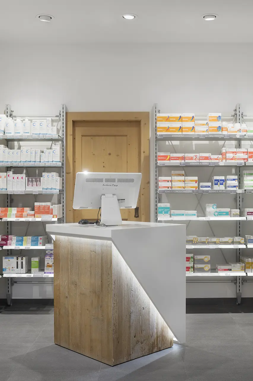 Pharmacie Apoteca Corvara 2 Realizzazioni Th.Kohl - Farmacia Apoteca Corvara BZ - gallery 02