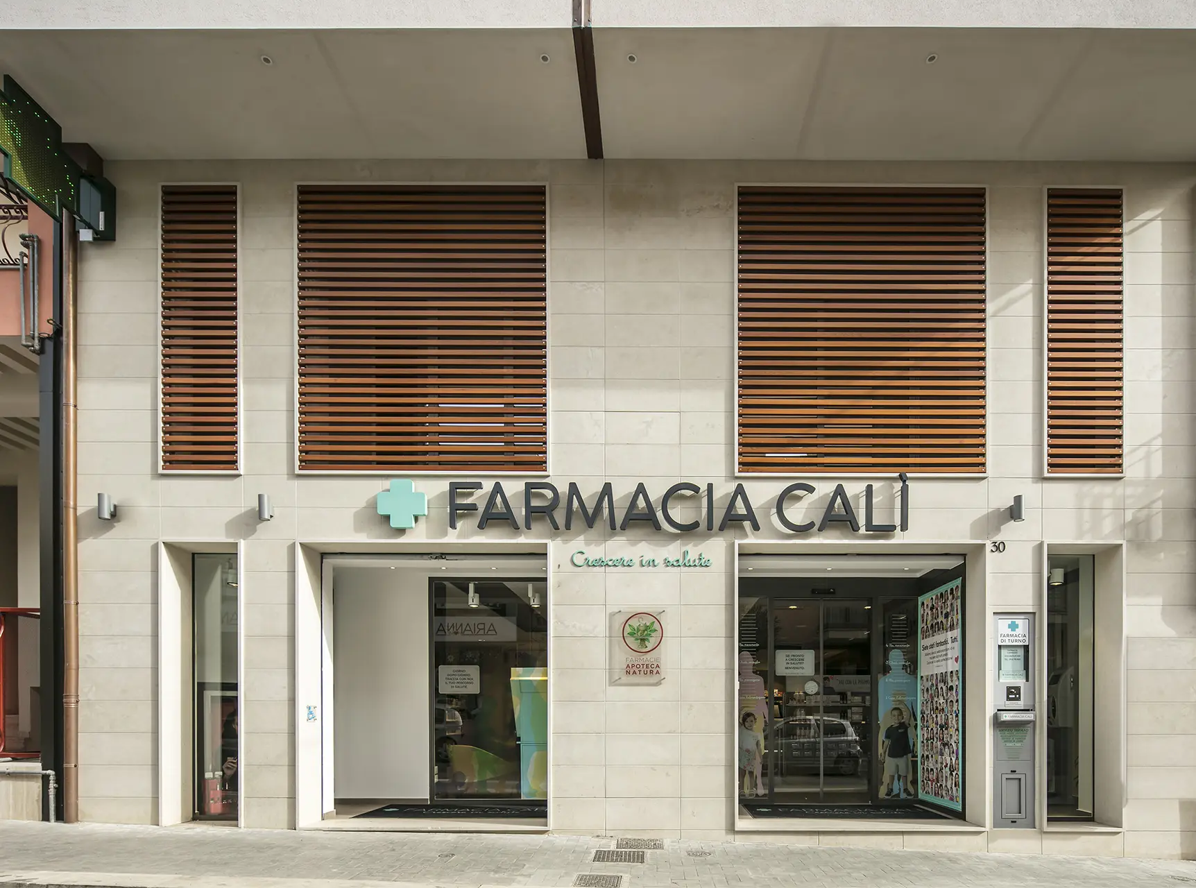 Pharmacie Calì 8 Realizzazioni Th.Kohl - Farmacia Calì Vittoria RG - gallery 08