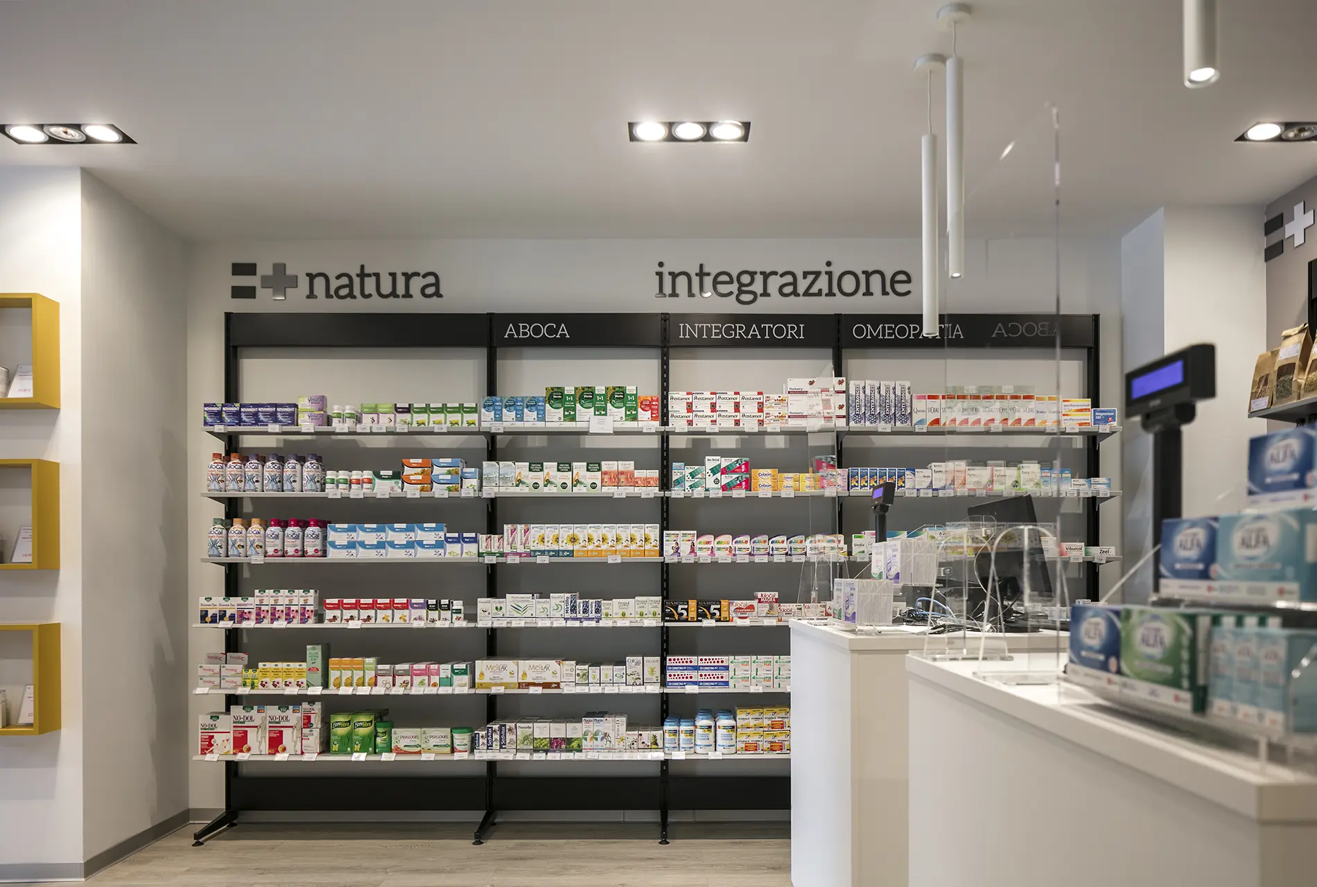 Pharmacie Centrale 1 Realizzazioni Th.Kohl - Farmacia Centrale Bollate MI - gallery 01