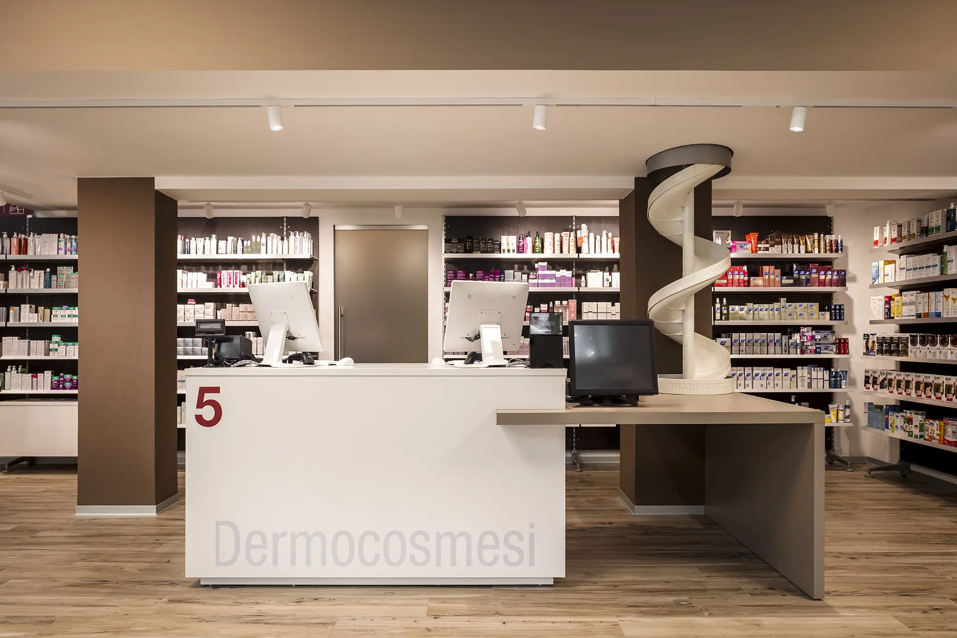 Pharmacie Comunale Giotto 4 Realizzazioni Th.Kohl - Farmacia Comunale Giotto Arezzo AR - gallery 04