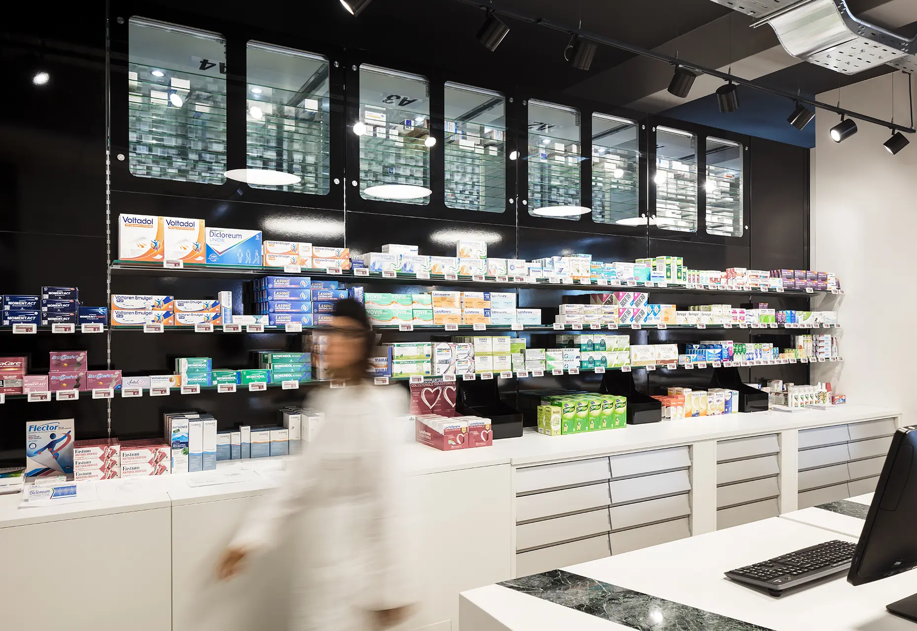 Realizzazioni Th.Kohl - Farmacia De Marco Bari BA - gallery 02