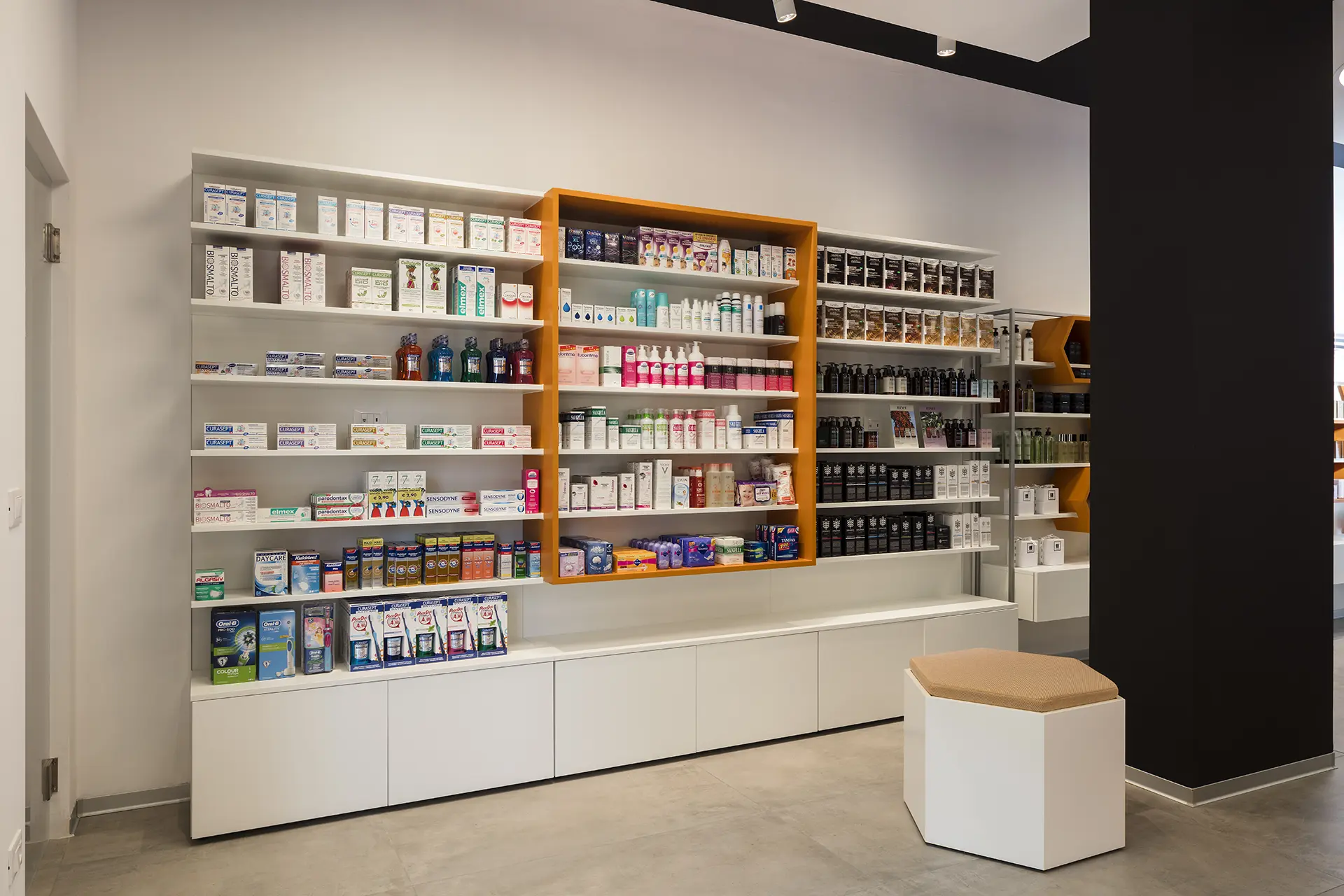 Pharmacie Filippi 3 Realizzazioni Th.Kohl - Farmacia Filippi Erba CO - gallery 03
