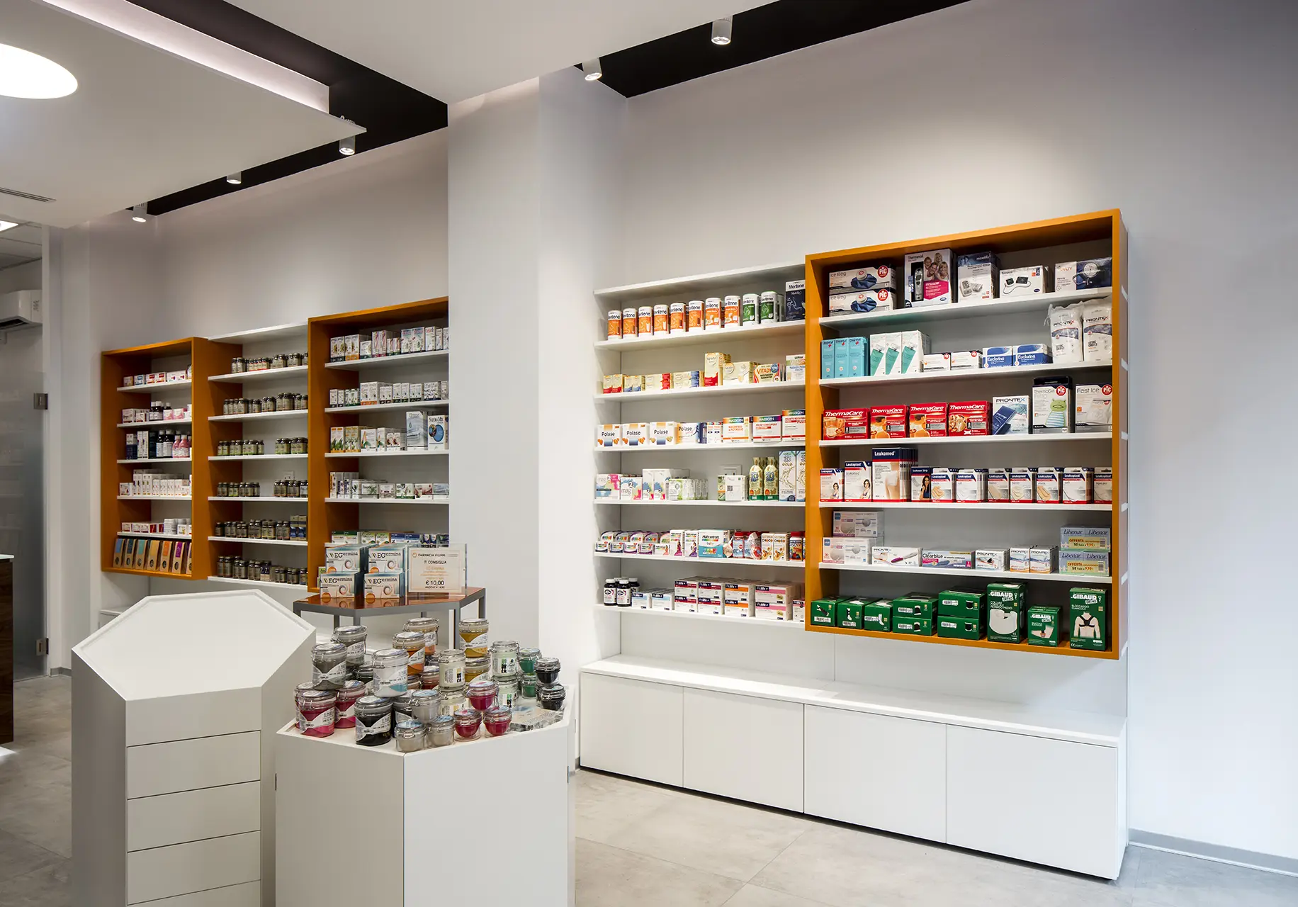 Pharmacie Filippi 4 Realizzazioni Th.Kohl - Farmacia Filippi Erba CO - gallery 04