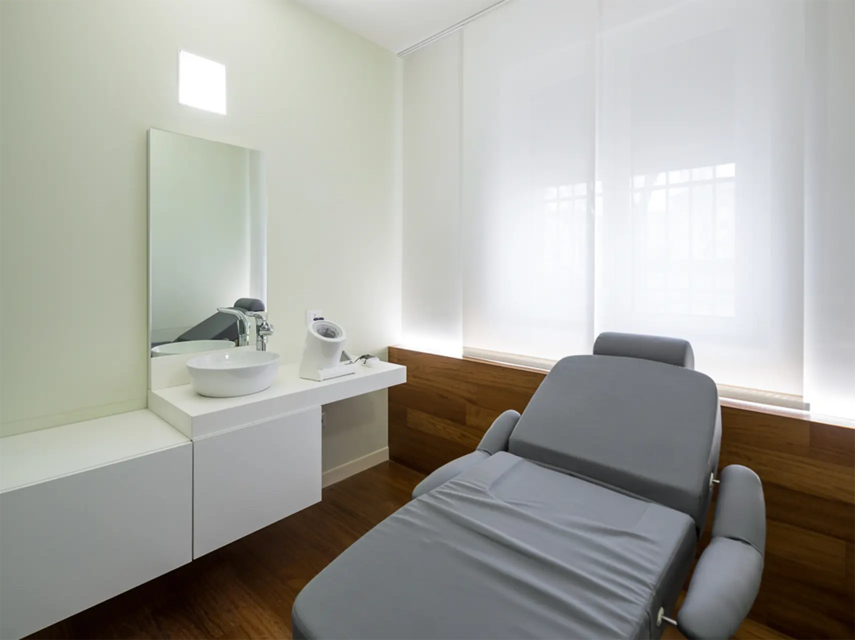 progettazione e installazione aree carbine servizi per farmacie - th.kohl 10