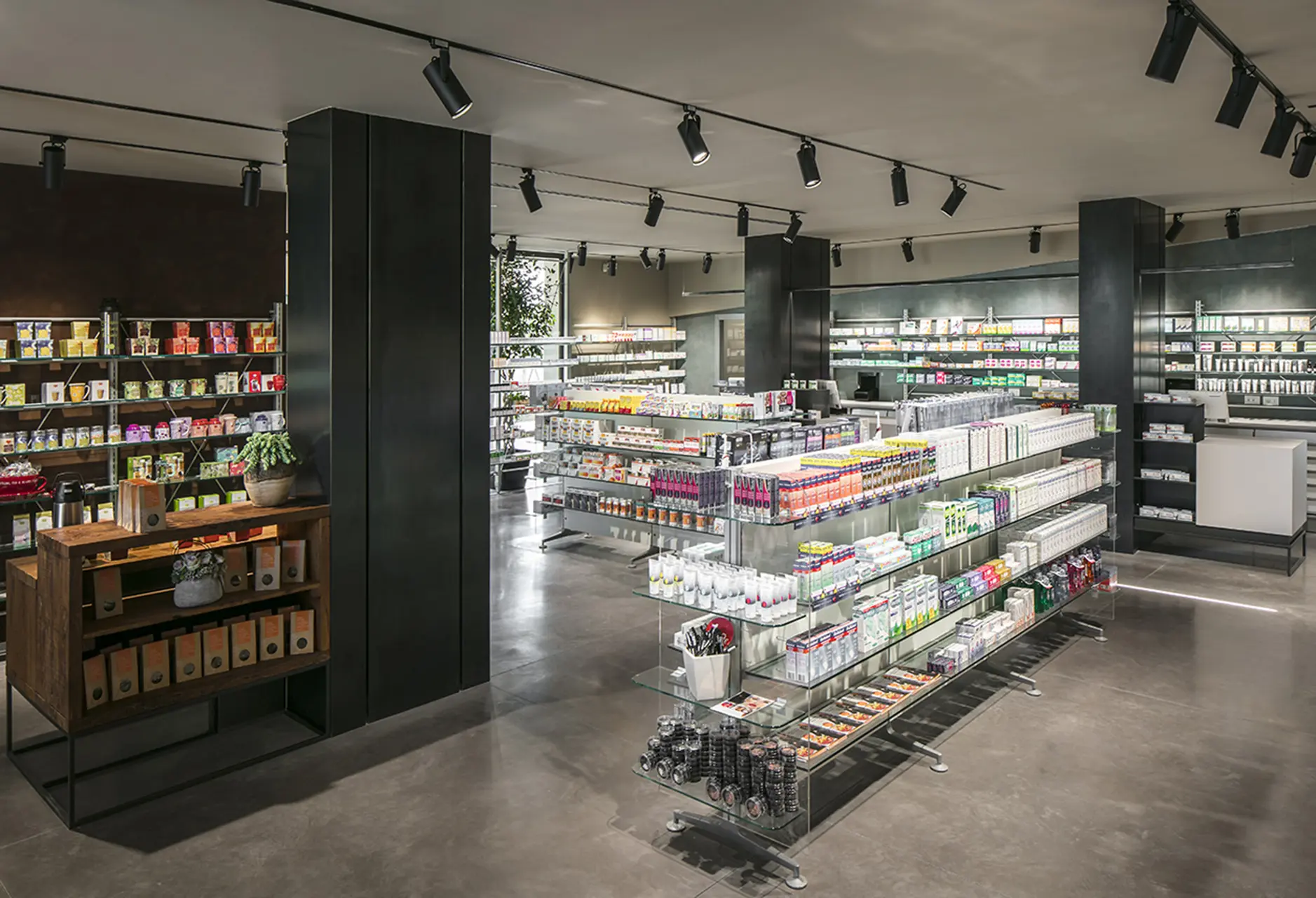 Production et installation de gondoles et tables expo pour pharmacies - th.kohl 08