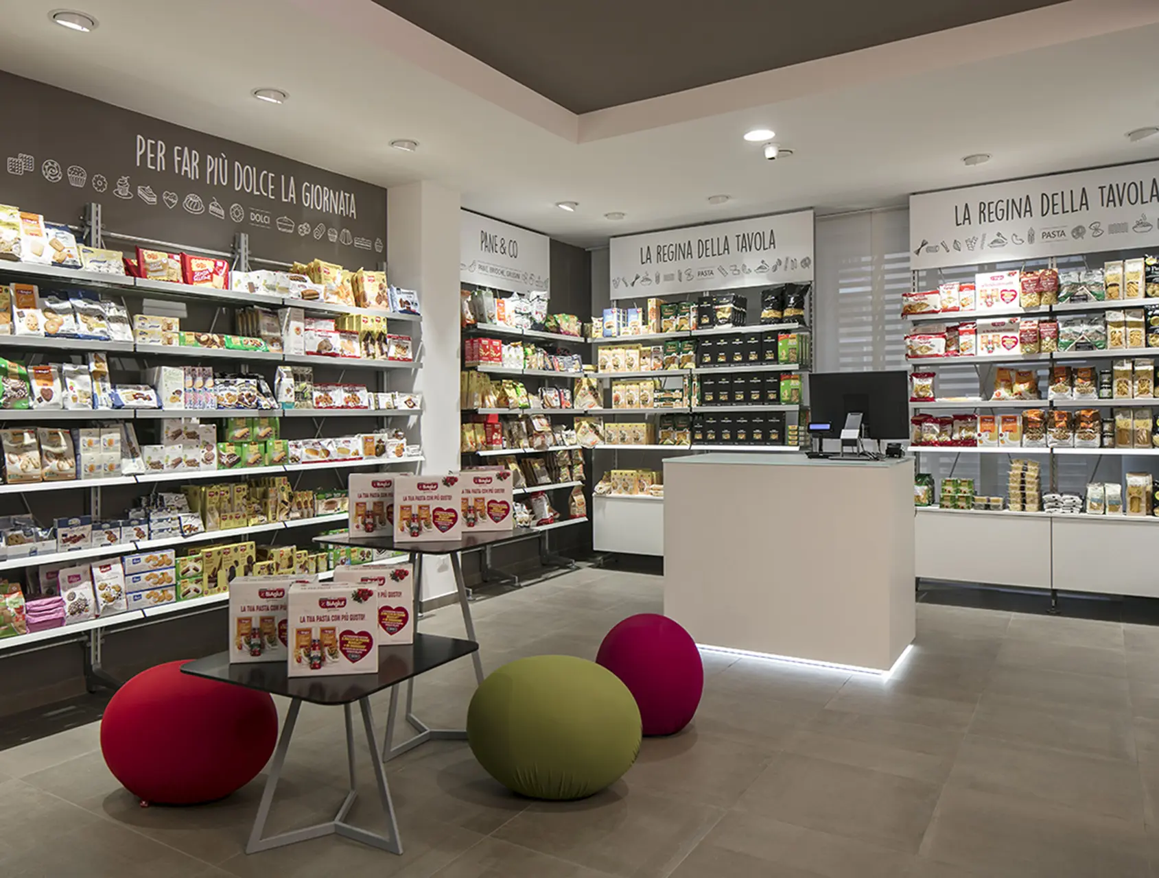 Production et installation de gondoles et tables expo pour pharmacies - th.kohl 11