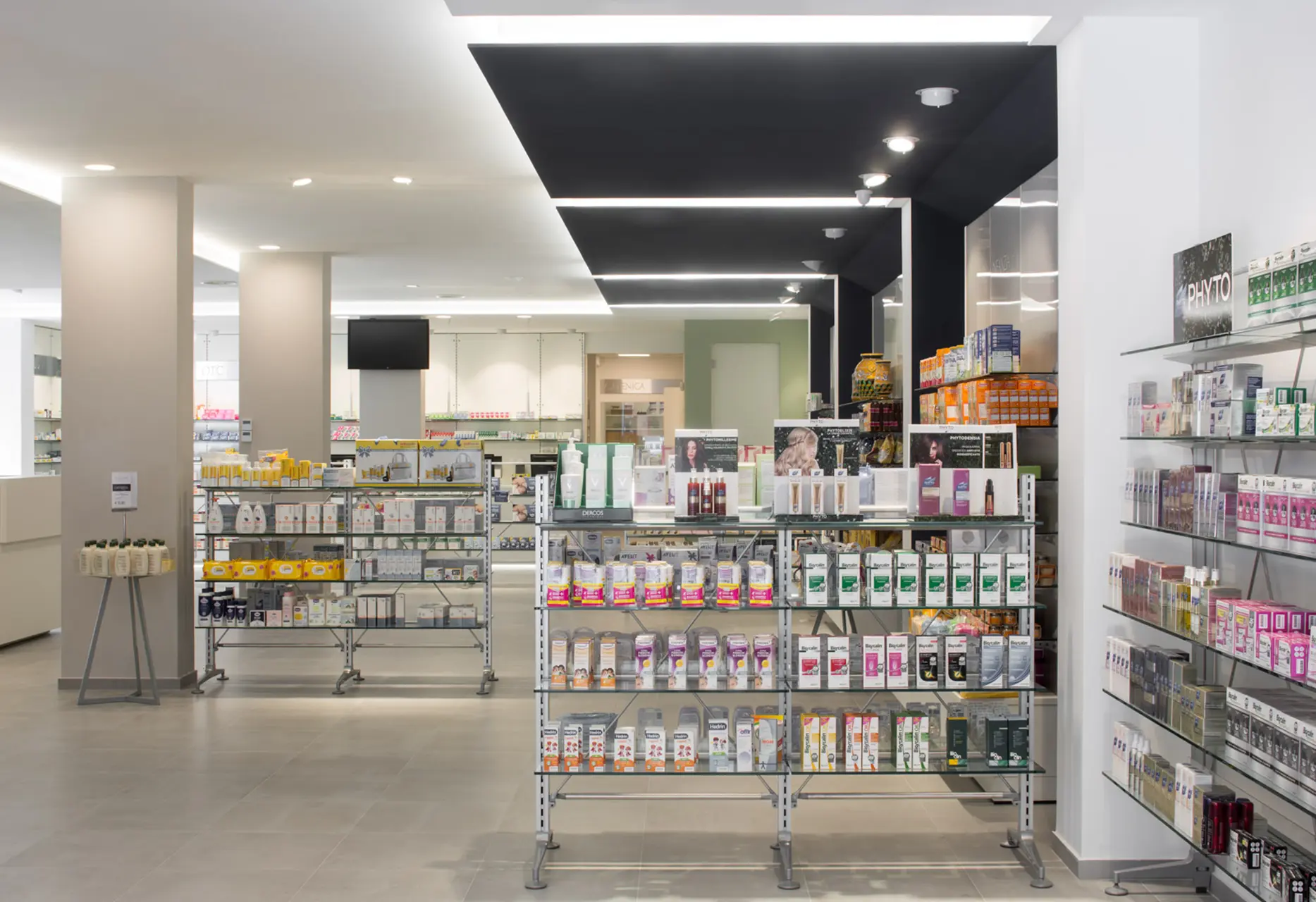 Production et installation de gondoles et tables expo pour pharmacies - th.kohl 13