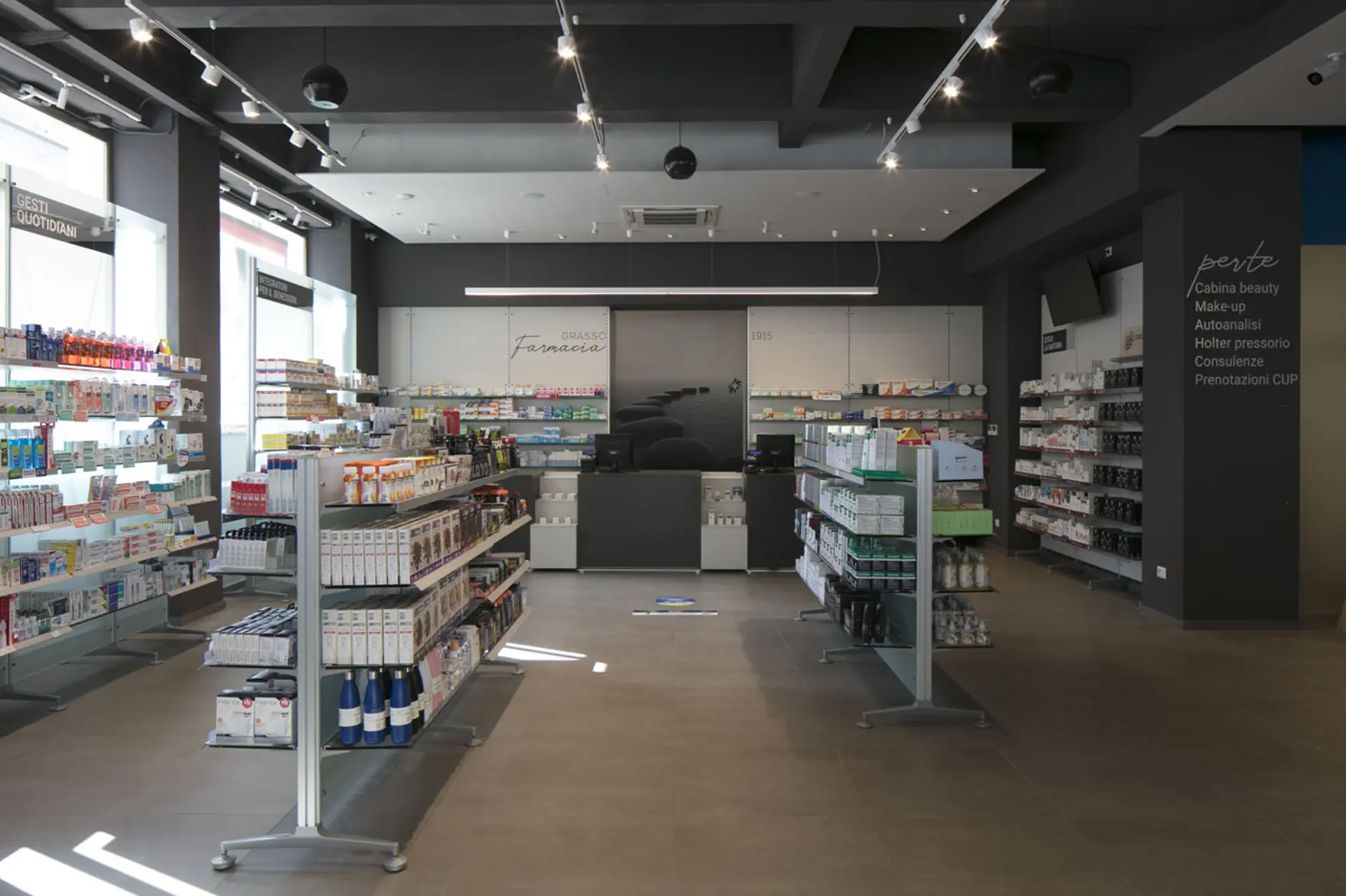 Production et installation de gondoles et tables expo pour pharmacies - th.kohl 14