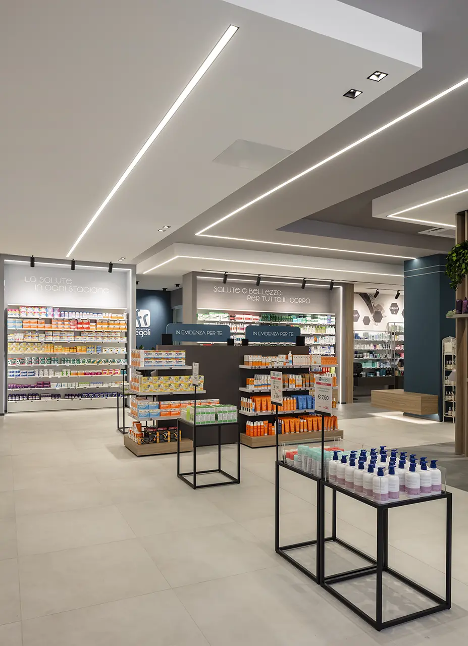 Production et installation de gondoles et tables expo pour pharmacies - th.kohl 16