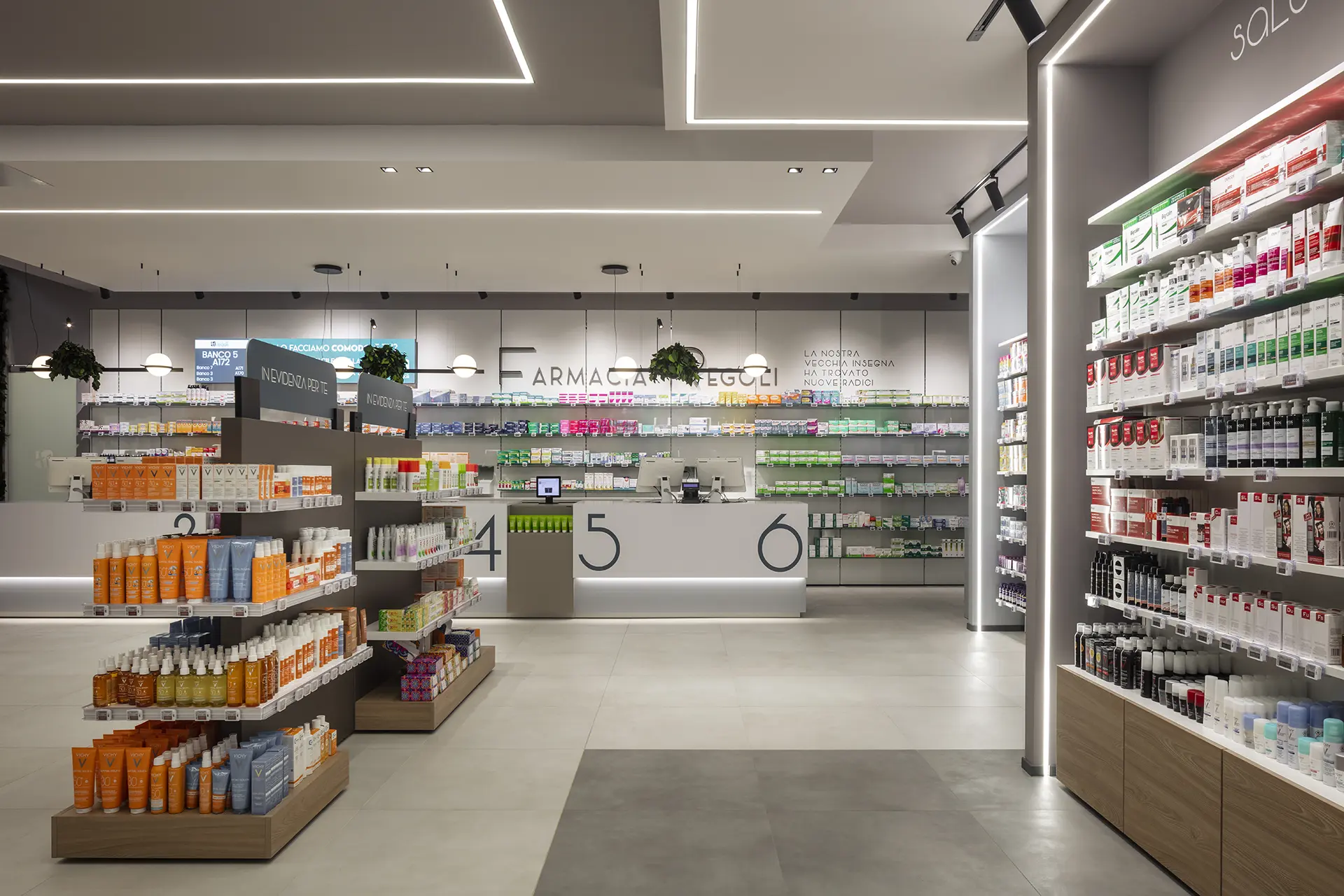 Production et installation de gondoles et tables expo pour pharmacies - th.kohl 17