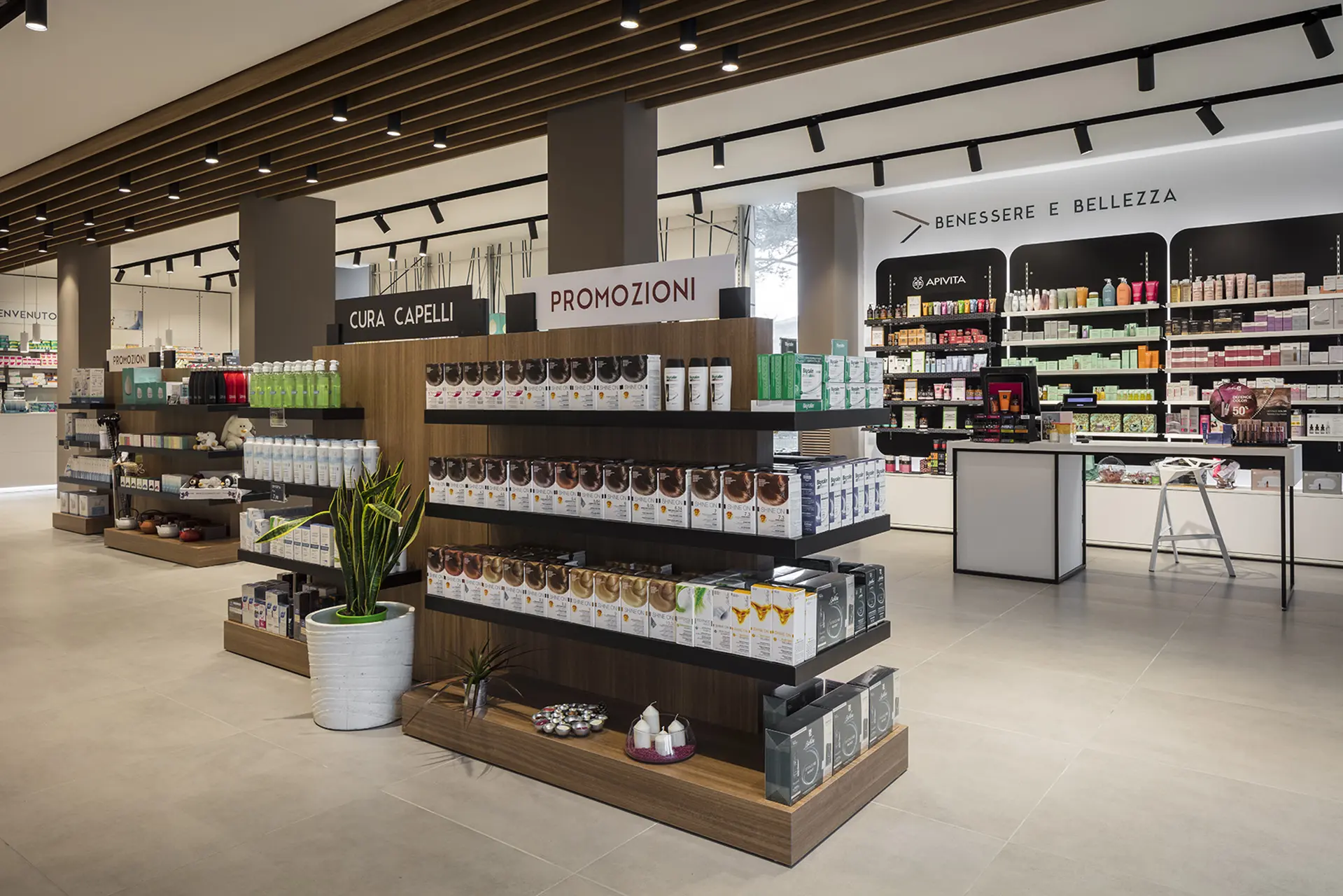 Production et installation de gondoles et tables expo pour pharmacies - th.kohl 18