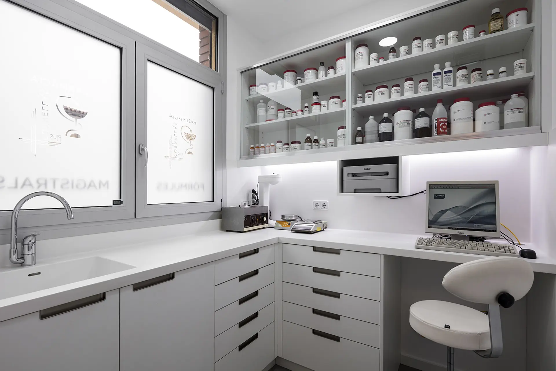 Production de laboratoire galénique pour les pharmacies - th.kohl 01