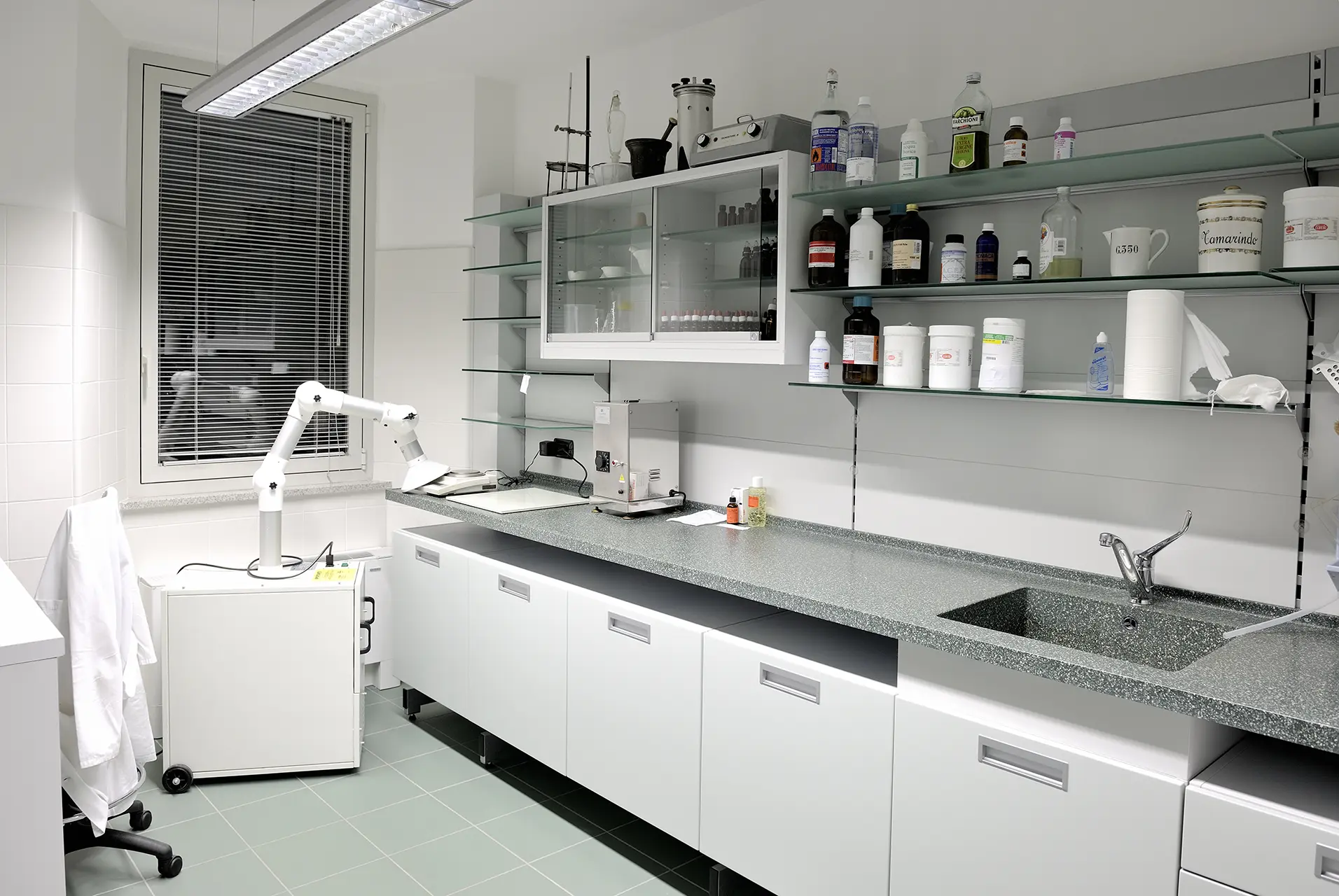 Production de laboratoire galénique pour les pharmacies - th.kohl 05