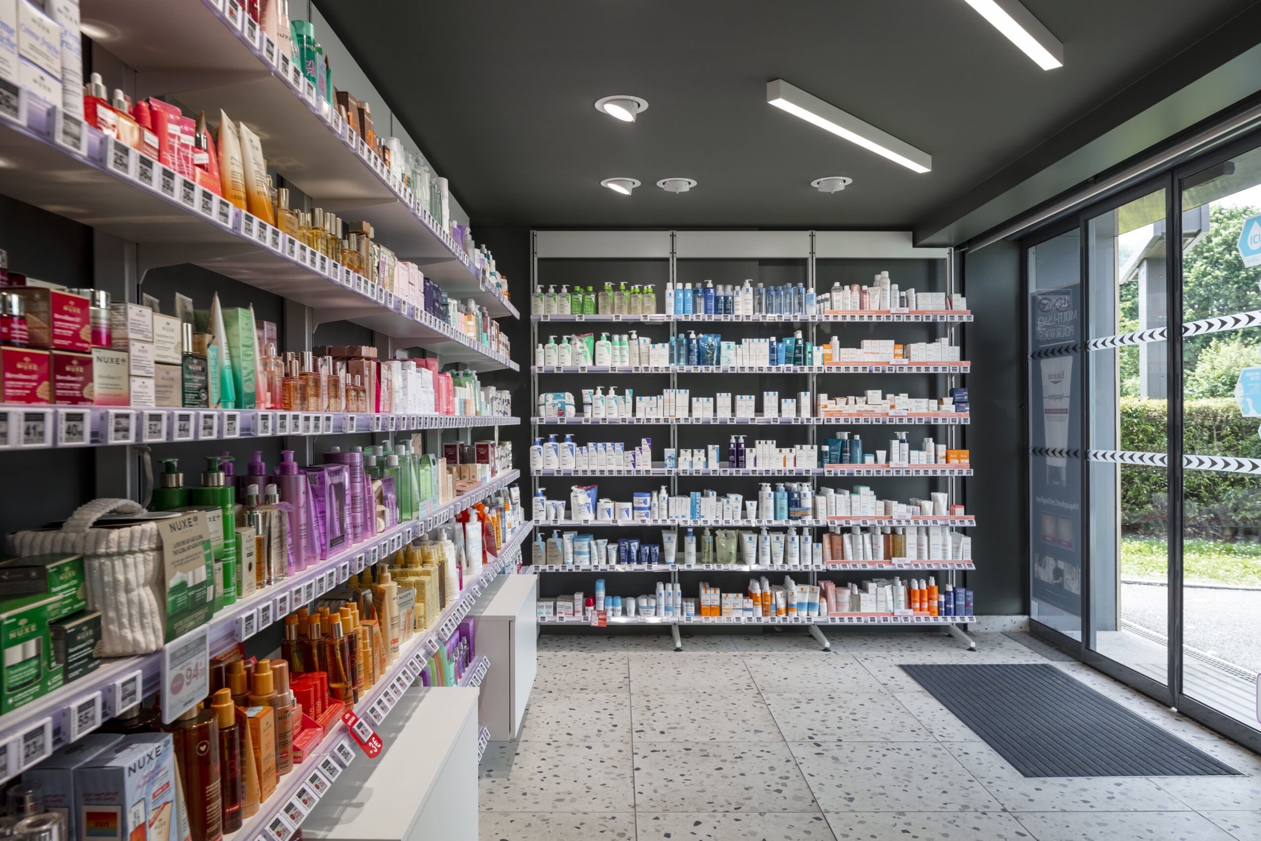 Pharmacie Saint-Ouen 7 Réalisation Th.Kohl -Pharmacie Des Amonts - gallery 01