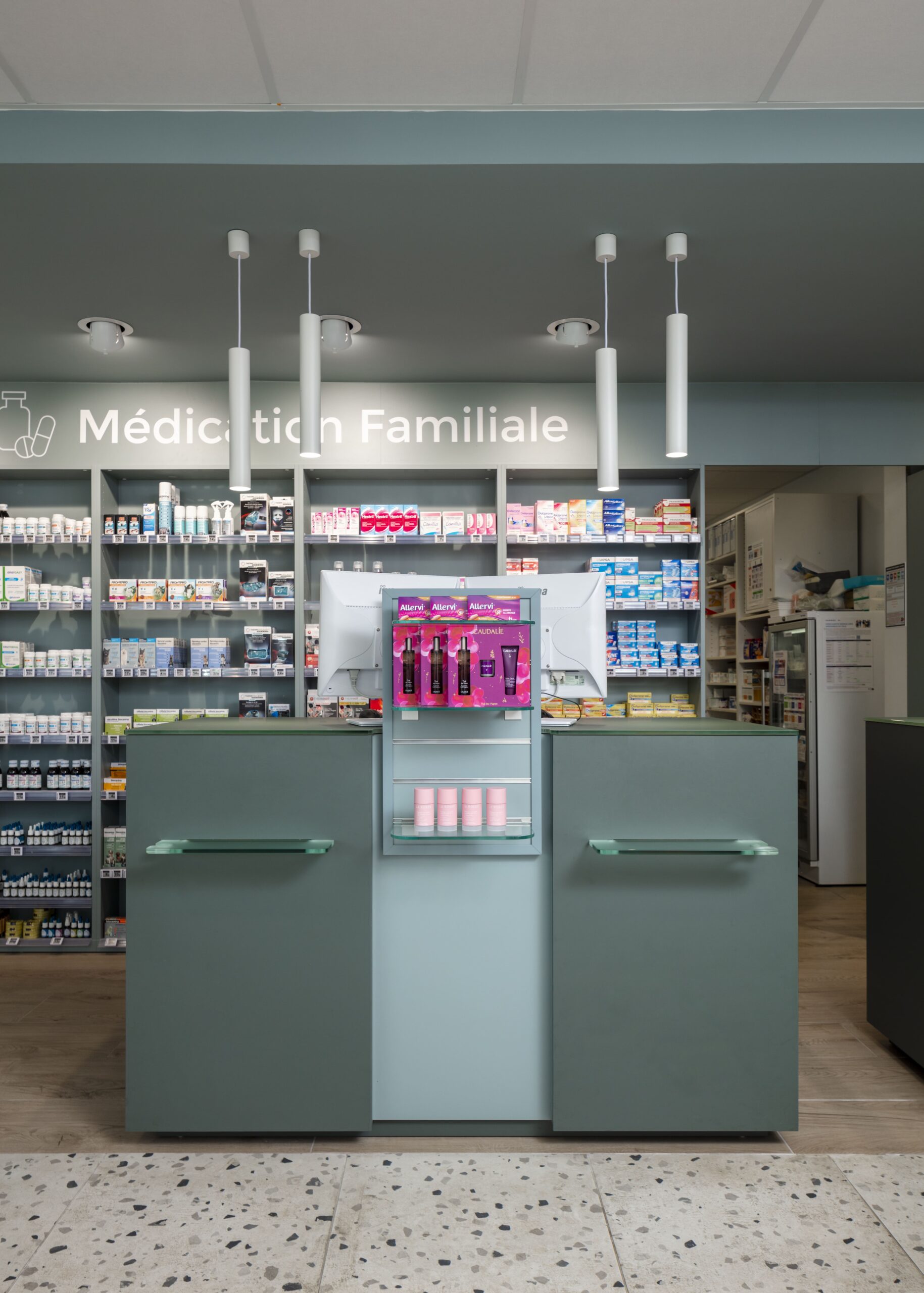 Pharmacie Saint-Ouen 9 Réalisation Th.Kohl -Pharmacie Des Amonts - gallery 01
