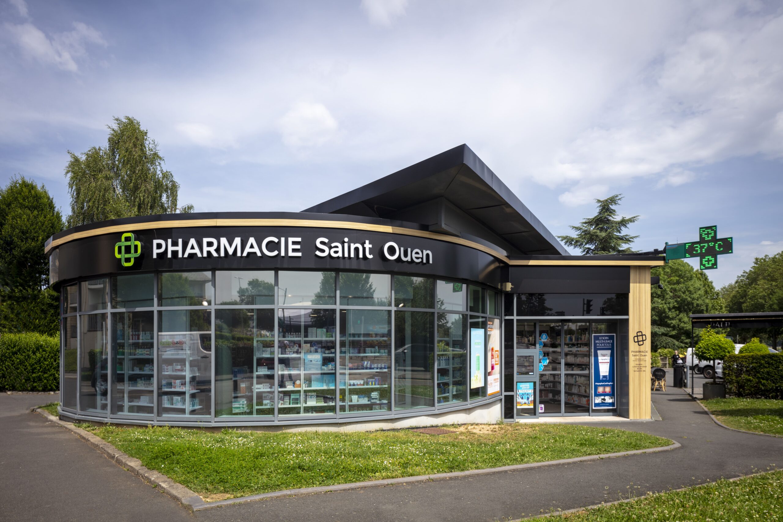 Pharmacie Saint-Ouen 17 Réalisation Th.Kohl -Pharmacie Des Amonts - gallery 01