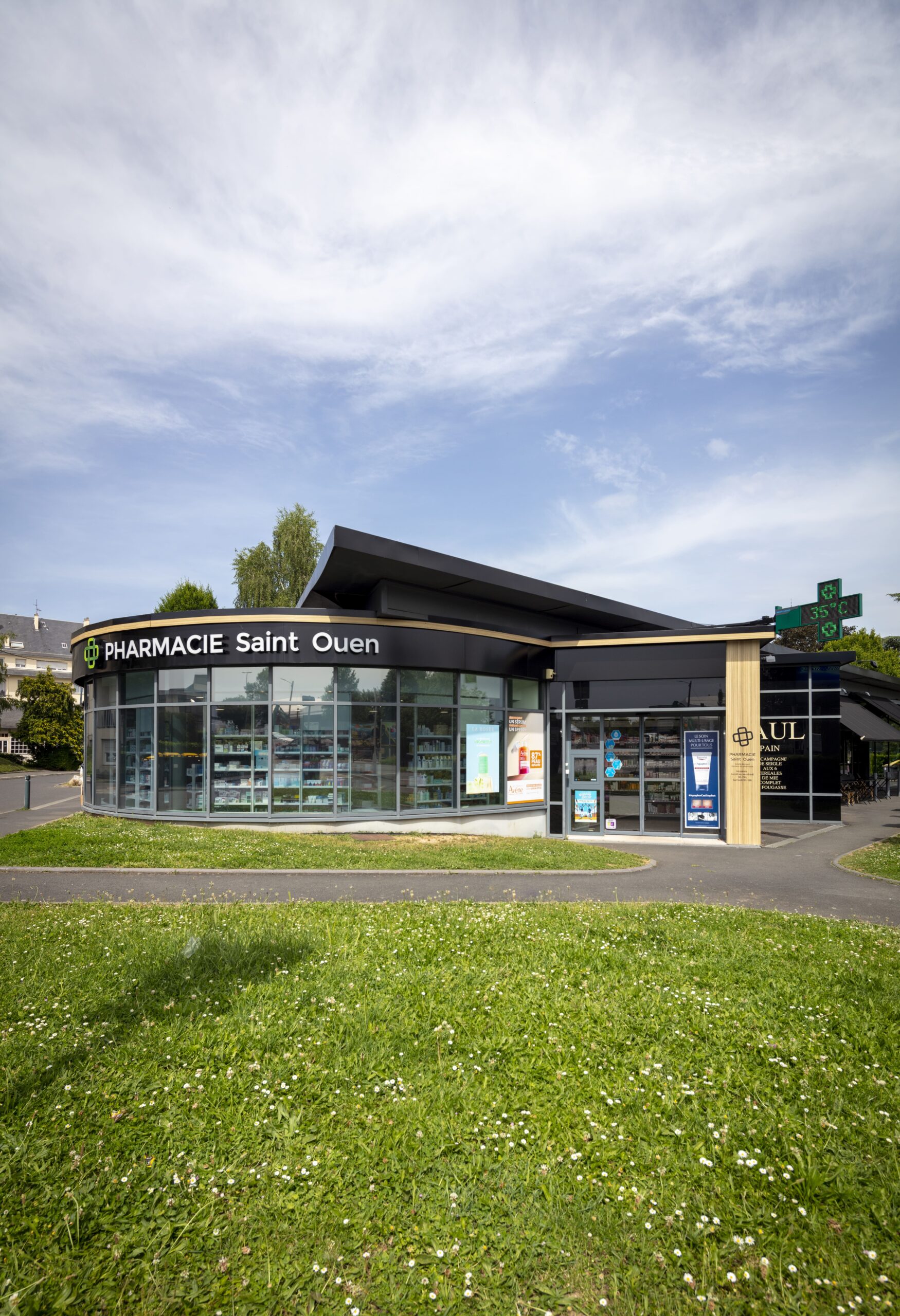 Pharmacie Saint-Ouen 18 Réalisation Th.Kohl -Pharmacie Des Amonts - gallery 01